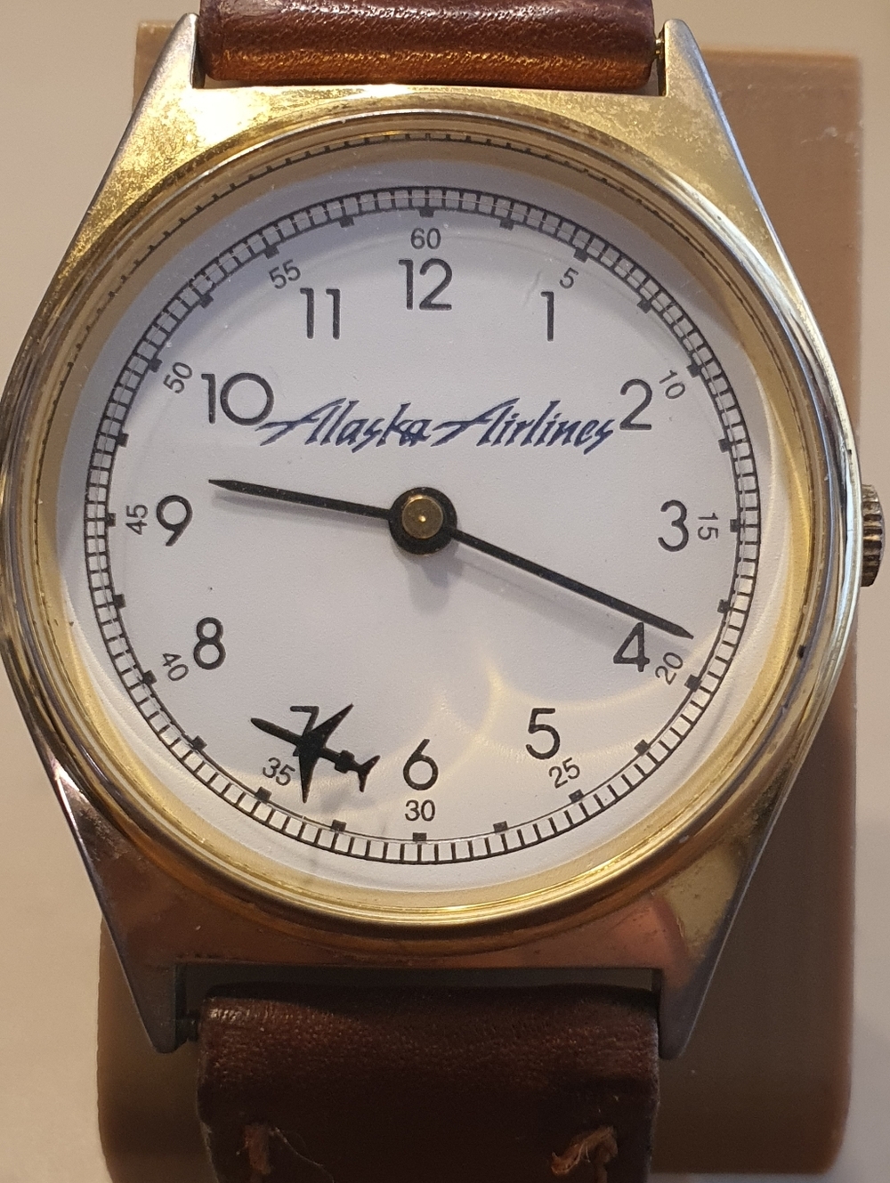 Vtg Alaska Airlines Goldtone/White Leather Rotating Airplane Men's Watch